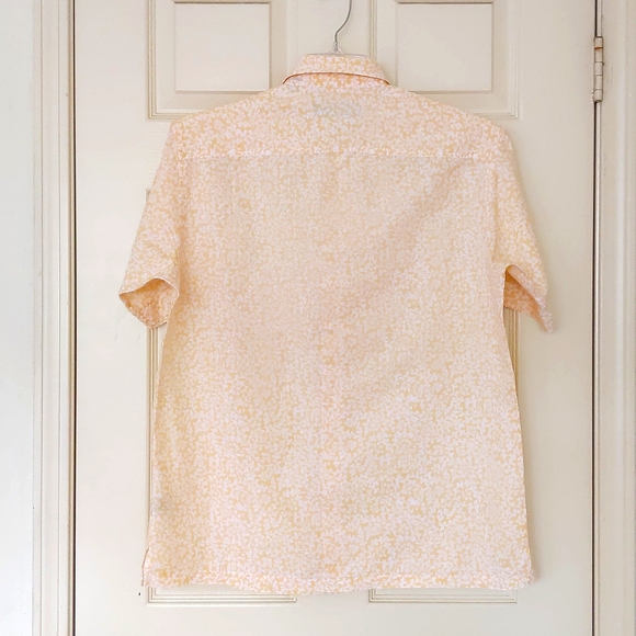 NWOT. Men's Linen and Cotton Short Sleeve Button-Down Shirt w/floral patterns. - Picture 5 of 5